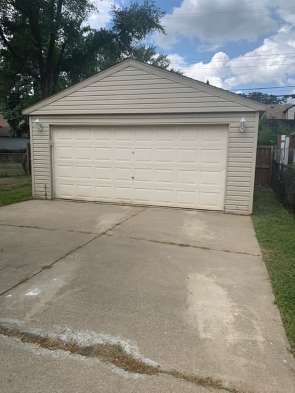 Building Photo - 18811 Hanna St