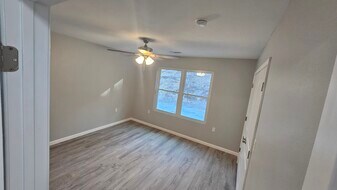 Building Photo - 216 White Eagle Trl