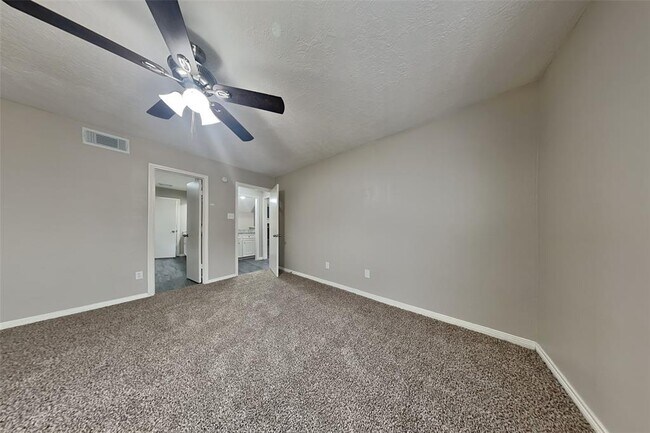 Building Photo - 11942 Hillbrook Dr