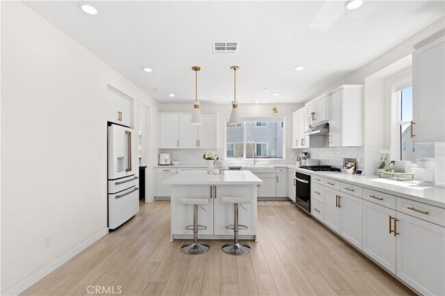 Building Photo - 27553 Sanctuary Ct