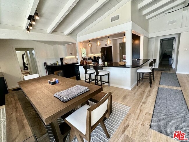 Building Photo - 22428 Victory Blvd