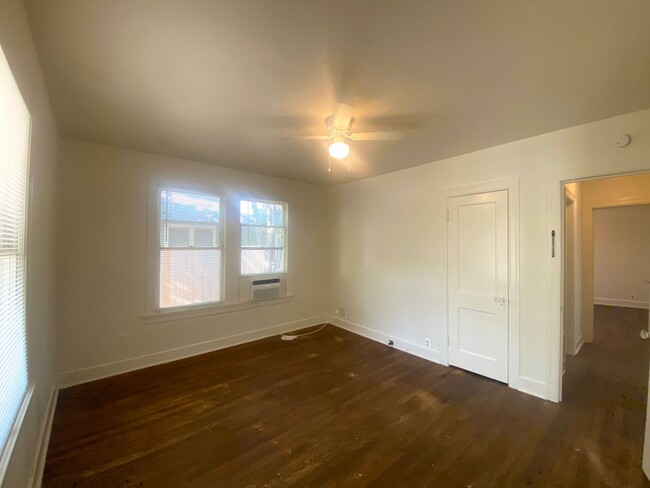 Building Photo - 4 Bedroom in Hyde Park!  Prelease for Augu...