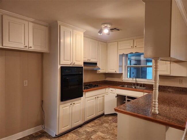 Building Photo - 211 Edgewood Ave