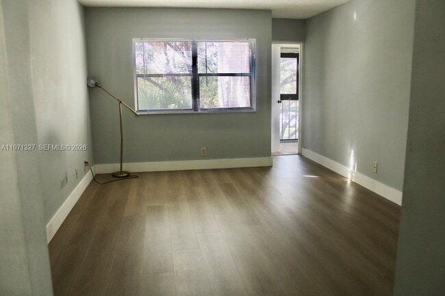 Building Photo - 210 Lakeview Dr