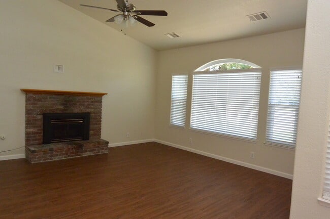 Building Photo - Home with pool