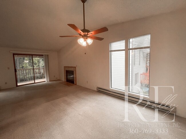 Building Photo - Spacious Duplex with Covered Porches & Garage