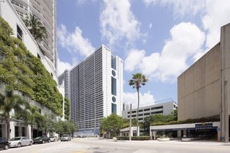 Building Photo - 1717 N Bayshore Dr