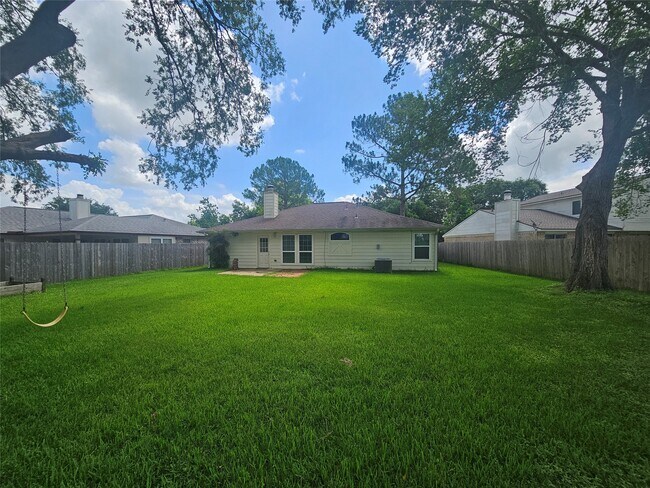 Building Photo - 3206 Pebble Lake Dr
