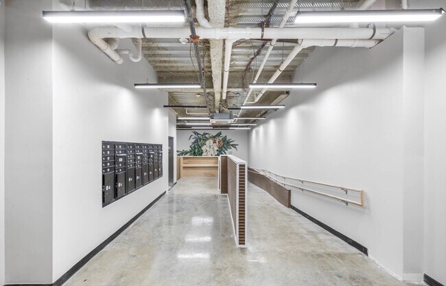 Building Photo - 400 W Broadway