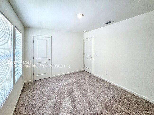 Building Photo - 131 Flowering Cherry St