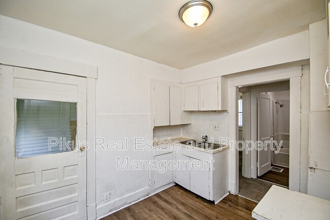 Building Photo - 1328 Struble Ave NE