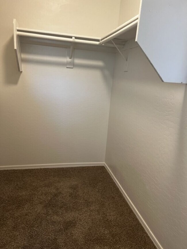 Building Photo - POWER/RAY 4 BEDROOM IN GATEWAY VILLGAE IN ...