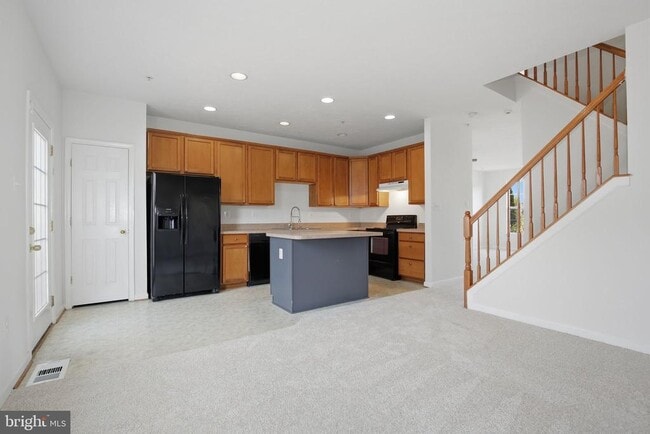 Building Photo - 886 Lowe Rd