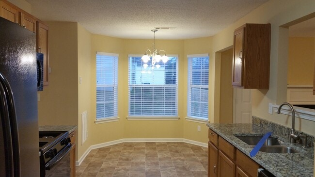 Building Photo - Beautiful 4-bedroom, 2.5 bath home!! (vide...