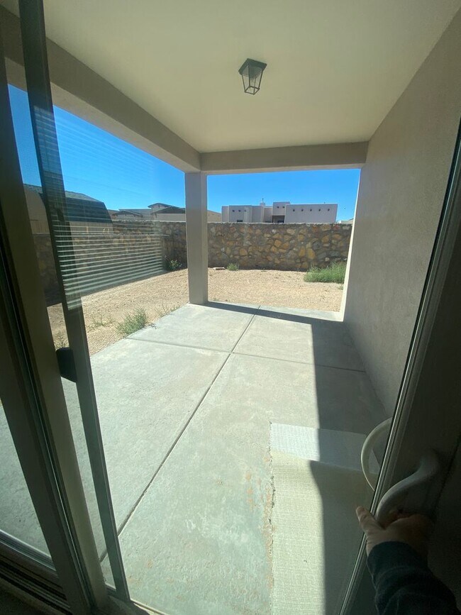 Building Photo - Newer 3 Bedroom+ Office Near Red Hawk Golf...