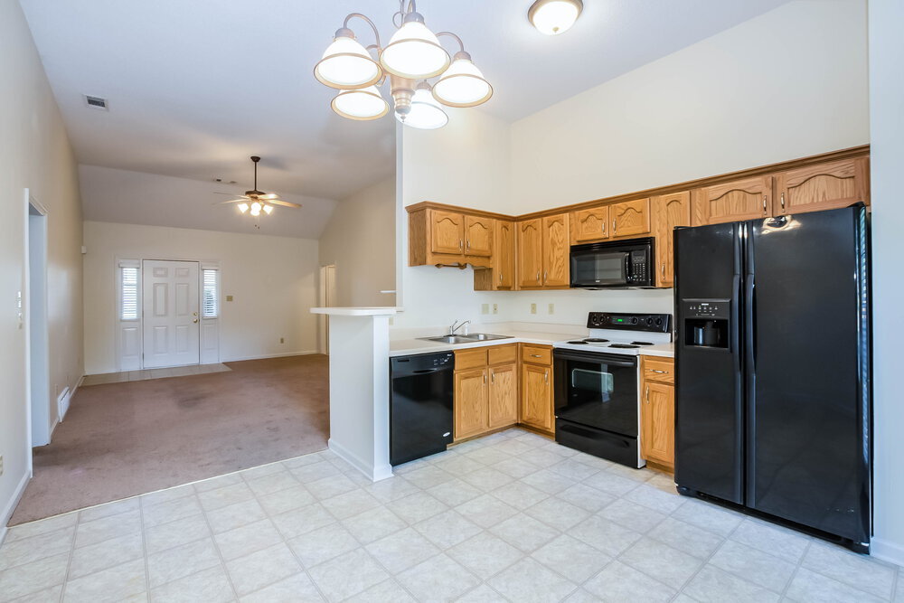 Building Photo - 5787 Reed Bend Cove