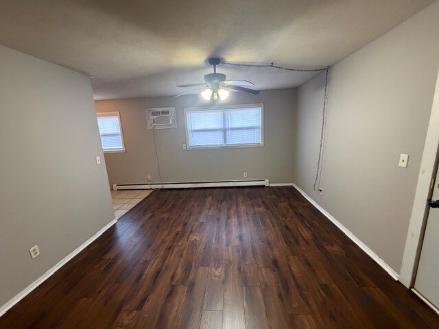 Building Photo - 107 College Park Ct