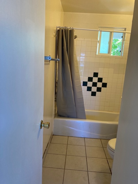 Bath room with bath tub & shower combo - 3123 Alma St