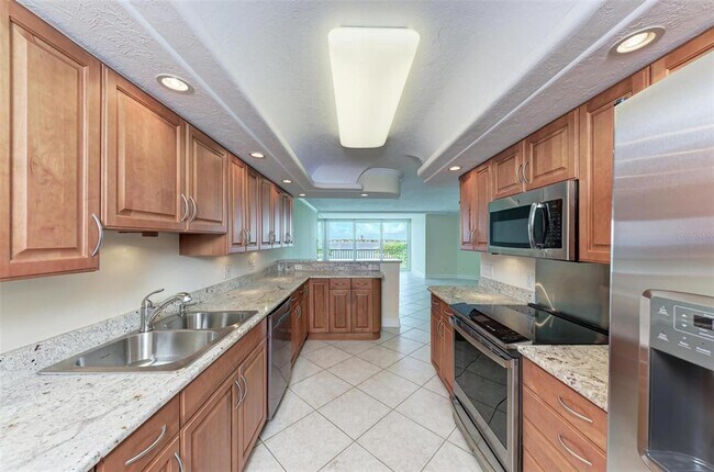Building Photo - 435 S Gulfstream Ave
