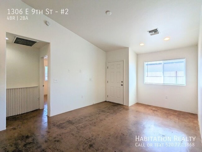 Building Photo - 1306 E 9th St