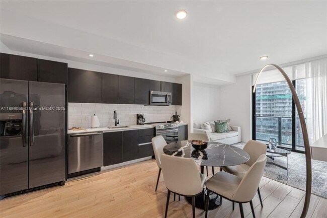 Building Photo - 398 NE 5th St