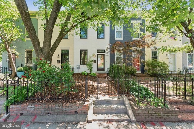 Primary Photo - 1537 C St SE