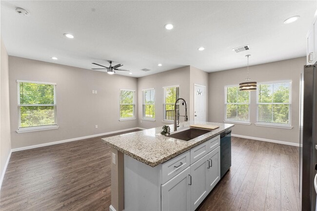 Building Photo - 5214 Jezebel St