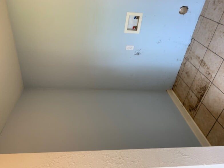 Building Photo - 310 Elaine Dr