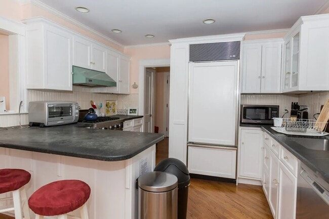 Building Photo - 16A Linden Pl