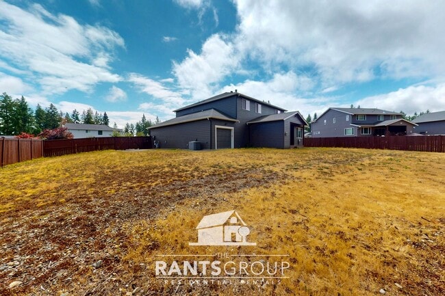 Building Photo - Luxury 4-Bedroom Home with 5-Car Garage & ...