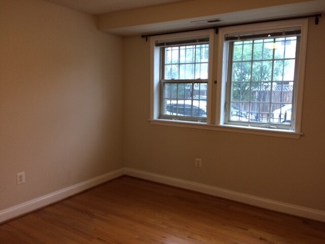 Building Photo - Great Opportunity In H St