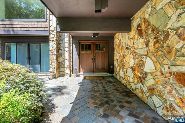 Building Photo - 45 Parker Pl