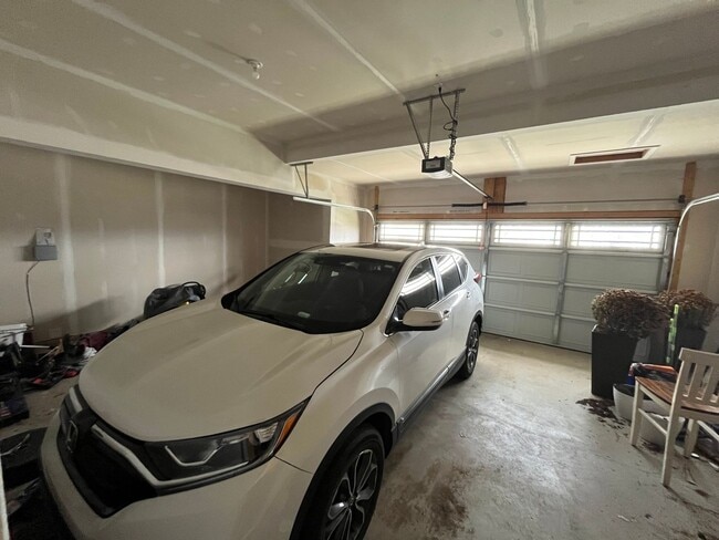 Building Photo - 4-bedroom, 2.5 bathroom, unfurnished New Construction (2022) Home