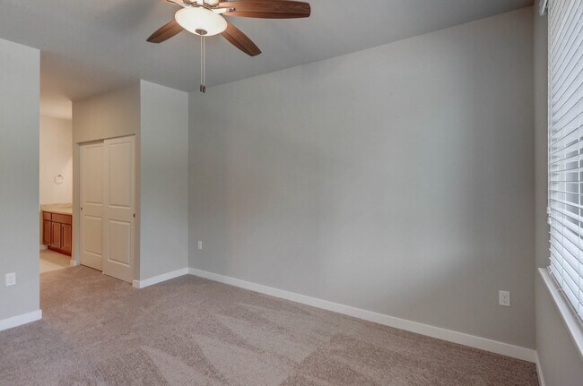 Master bedroom - Olympus Court Apartments