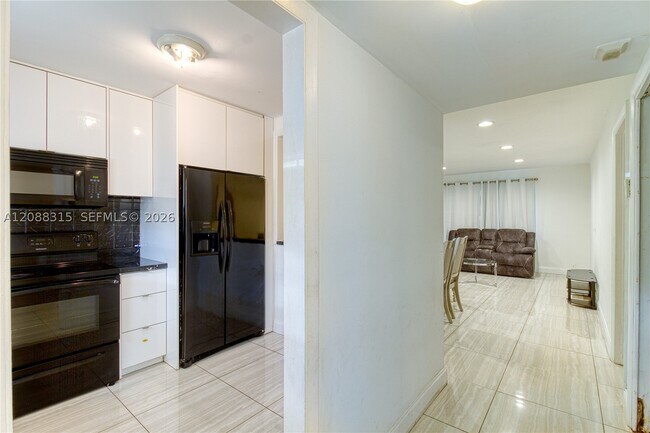 Building Photo - 5160 SW 40th Ave