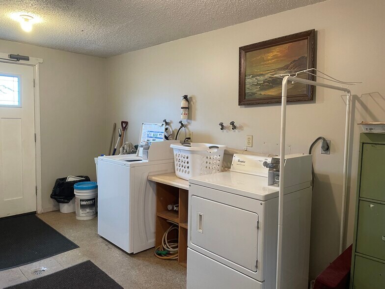 Laundry room - 6941 Plaza Dr