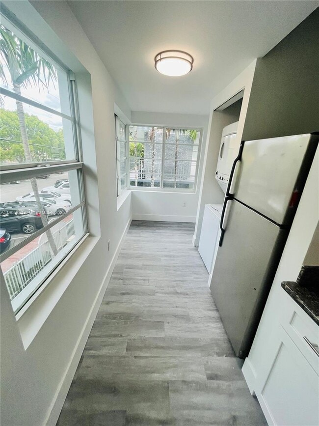 Building Photo - 950 Bay Dr