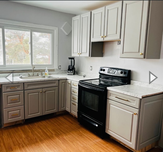 Building Photo - 4 Peyster St