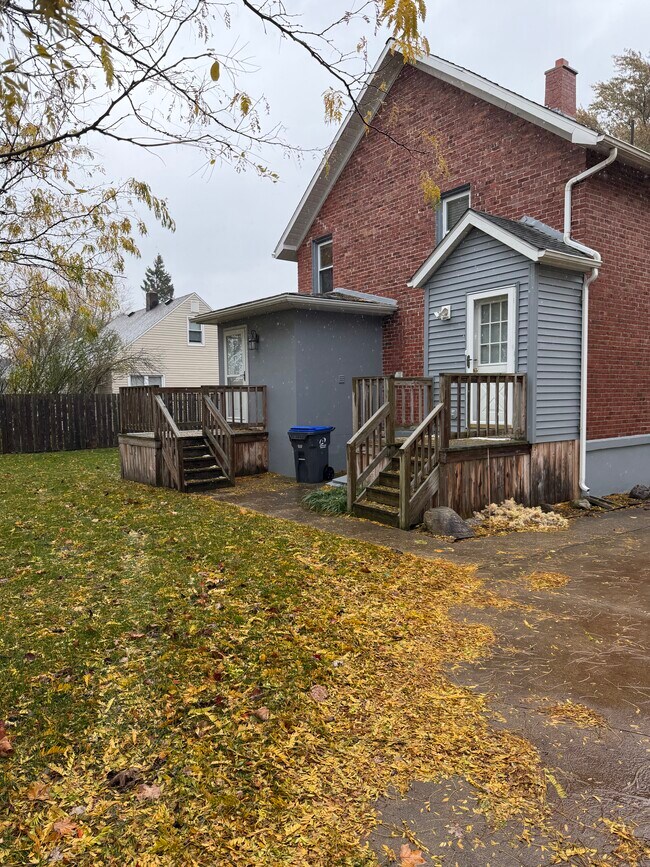 Building Photo - 3062 Laird Ave