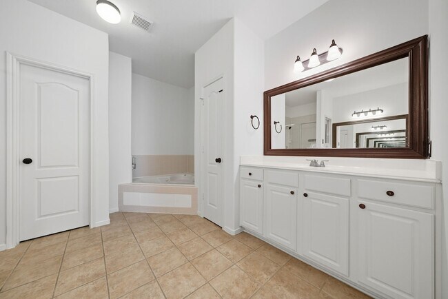 Building Photo - 2623 Shady Acres Ct