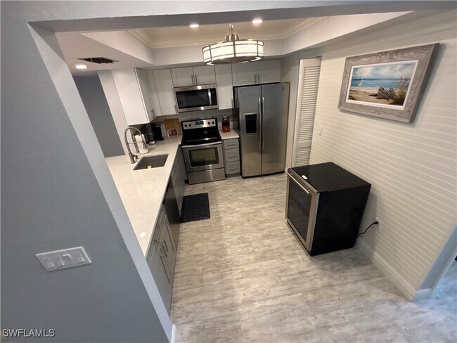 Building Photo - 800 Meadowland Dr