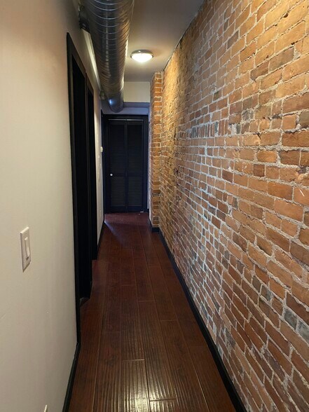 Building Photo - 874 Oak St