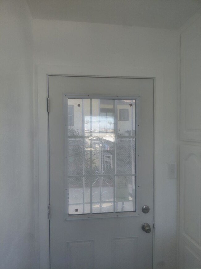 Building Photo - 1010