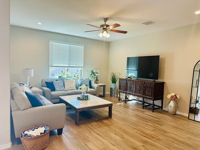 Building Photo - 10965 W Baden St