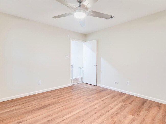 Building Photo - 317 Cedar Dr