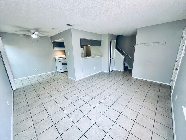 Building Photo - 5305 Woodland Oaks Ct