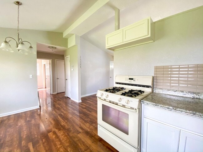 Building Photo - Spacious 3 Bedroom with Updated Kitchen - Vouchers Welcome