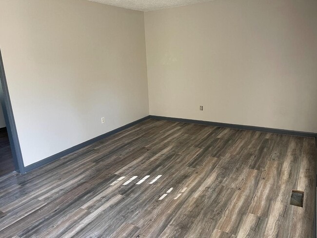 Building Photo - 212 Glenvalley Ln NW