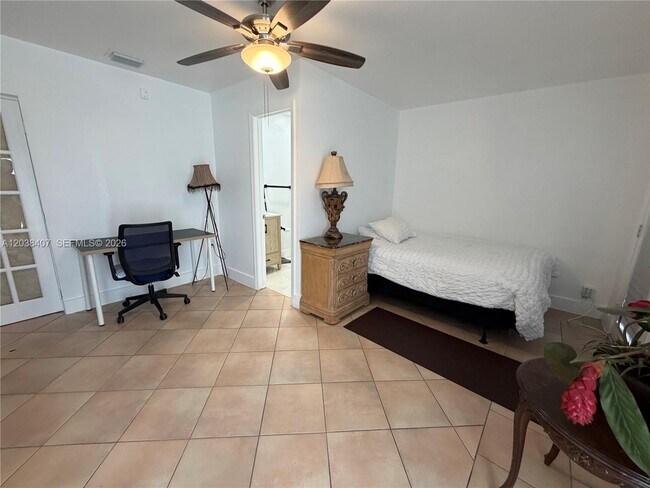 Building Photo - 5931 SW 148th Pl