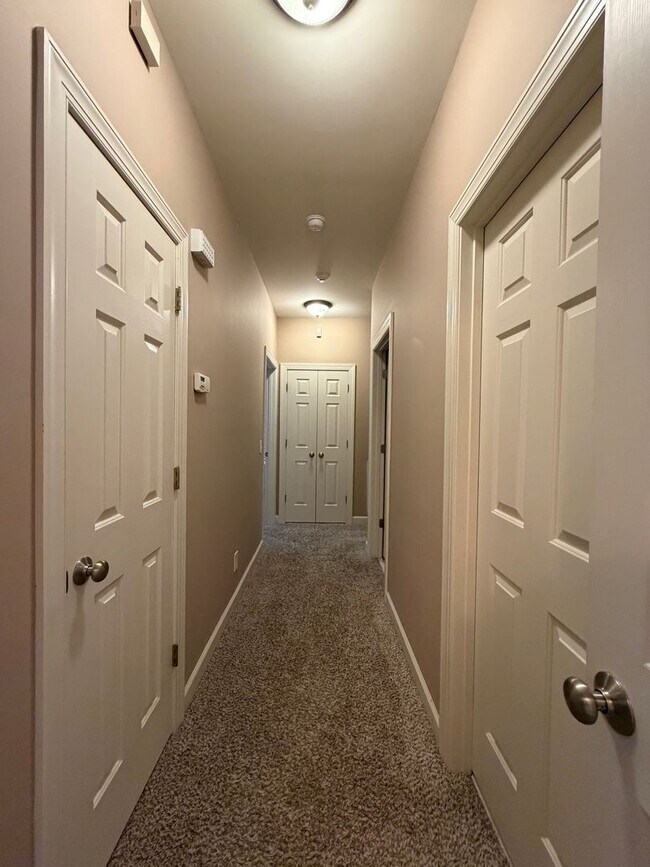 Building Photo - Carolina Lakes Gated Community!!